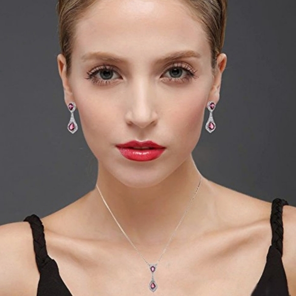 NWOT Pendant Necklace and Earrings - Picture 6 of 10